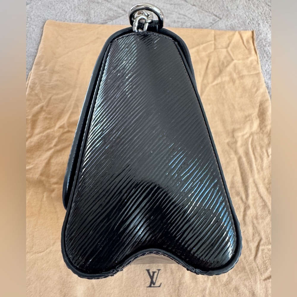 š„Louis Vuitton Limited Edition Twist Electric Epi MM Bagš„ - Picture 9 of 16